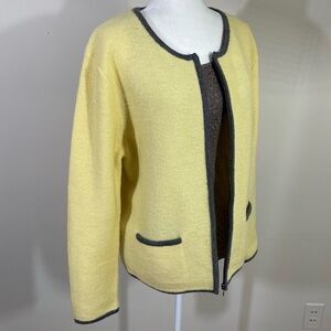 Bridgetown Collection sz lg sweater 100% wool yellow with gray accent trim